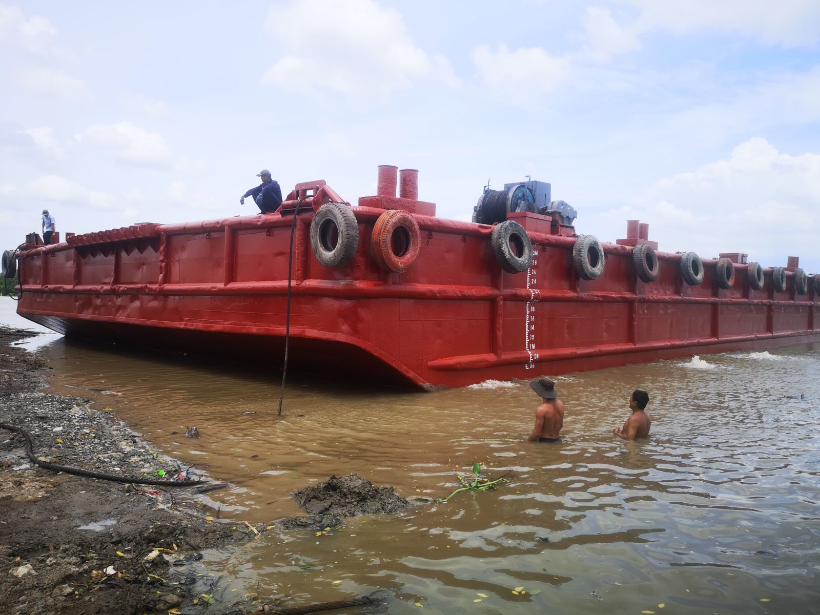 Cho thuê sà lan 2000 tấn