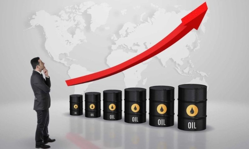 Giá nhiên liệu tăng với biên độ lớn là một trong những nguyên nhân khiến phí EBS ra đời