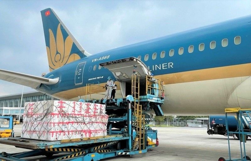 Nhập khẩu hàng hóa bằng đường hàng không phải có giấy phép