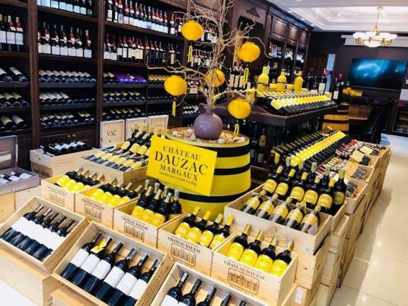 Rượu vang khi nhập khẩu phải chịu thuế giá trị gia tăng là 10%
